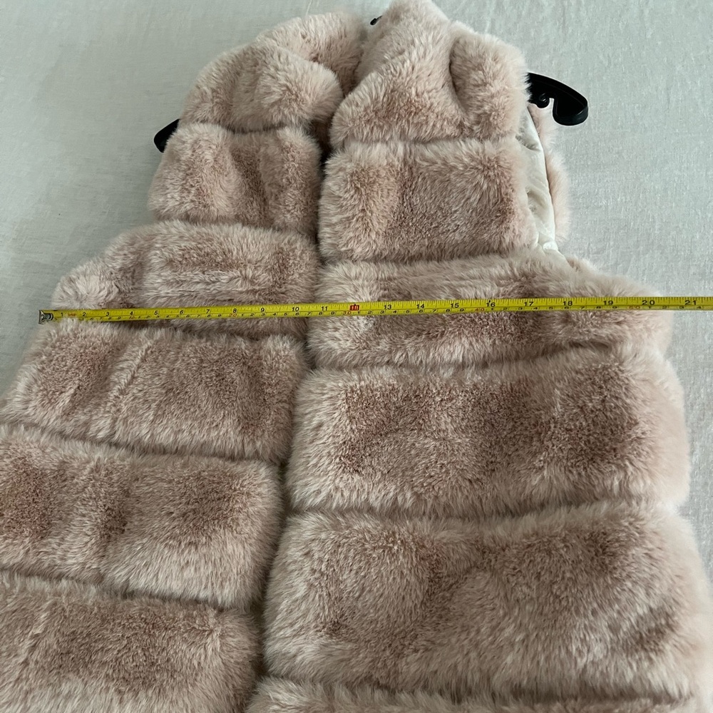 Elegant faux feather/ rabbit pink vest. Vintage - Picture 5 of 11